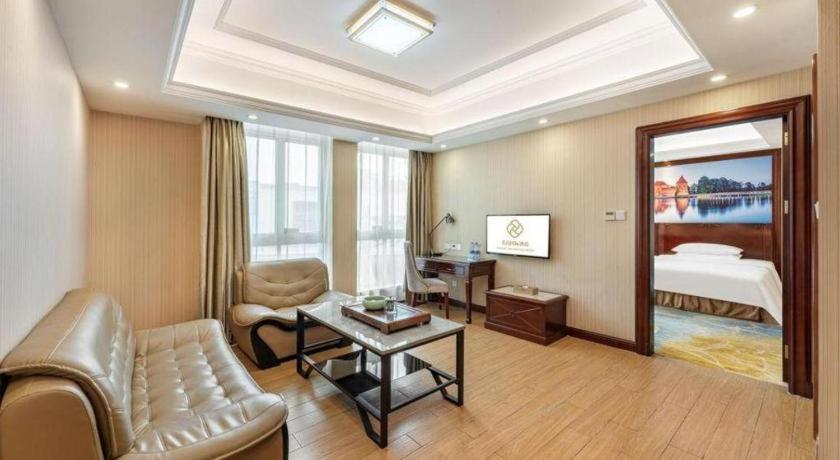 Vienna International Tianhe Olympic Stadium Dongpu Hotel 4*