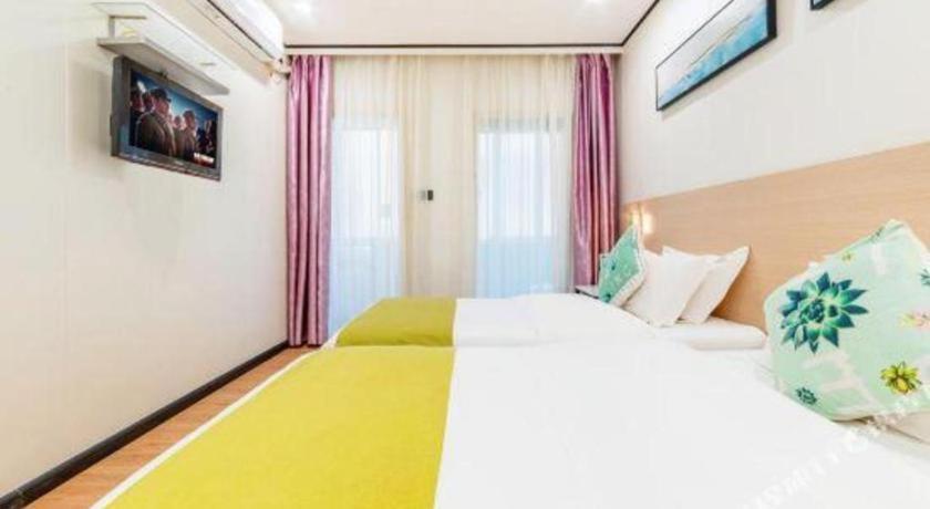 Xinghe Xinfeng Railway Station & Bus Station Branch Hotel