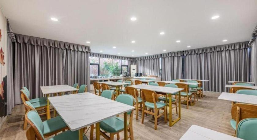 Xana Lite Shixi Metro Station Hotel