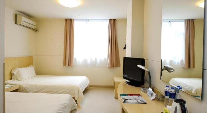 Jinjiang Liwan Caihongqiao Metro Station Hotel 2*