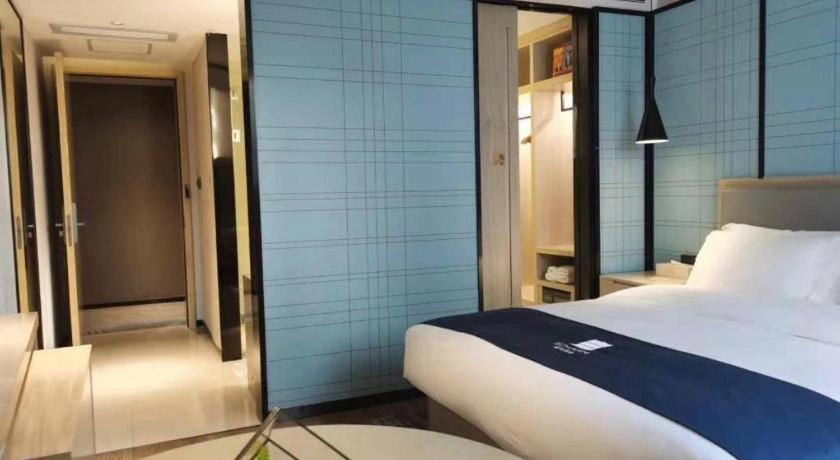 Echarm Yongqingfang Zhongshan 8th Road Metro Station Hotel