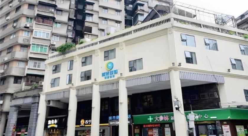Comfort Sun Yat-sen Memorial Hospital Yide Road Metro Station