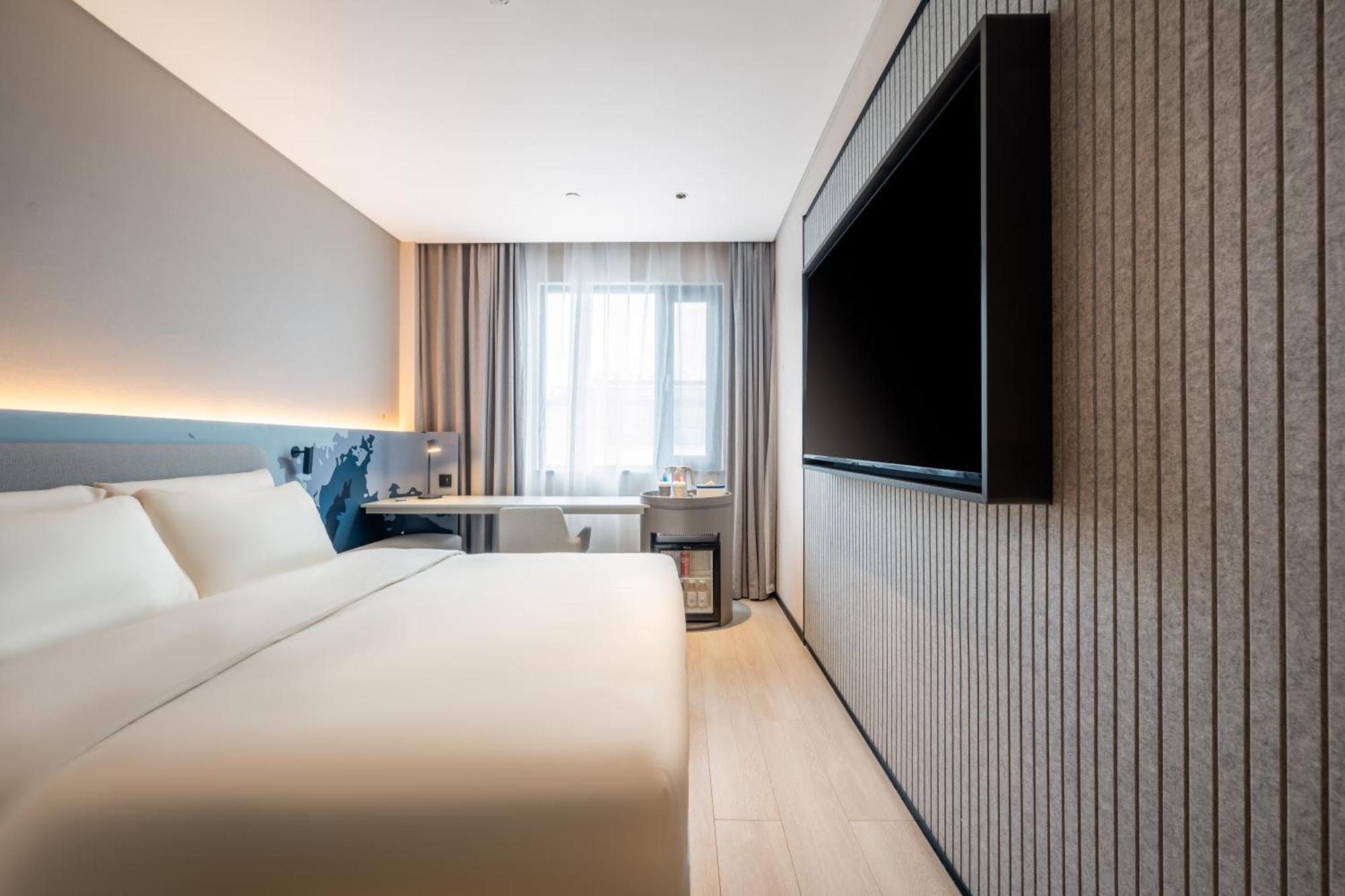 Atour Light Panyu Hanxi Changlong Hotel 3*