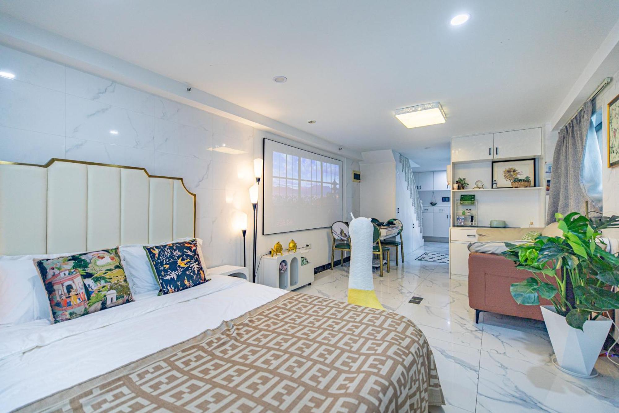 Center Apartment *