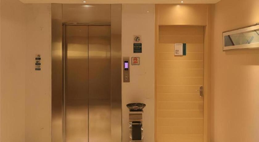 Comfort Zengcheng Wanda Plaza Metro Station 2*