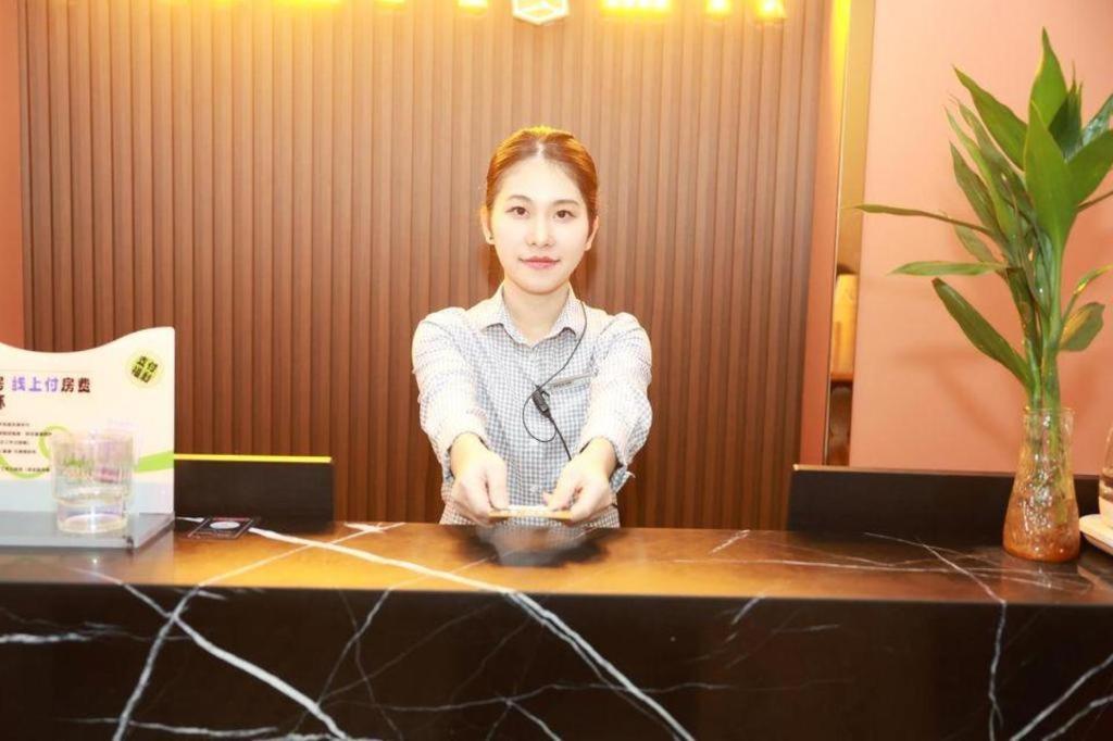 Comfort Premier Tower Chigang Metro Station Pazhou Exhibition Hotel