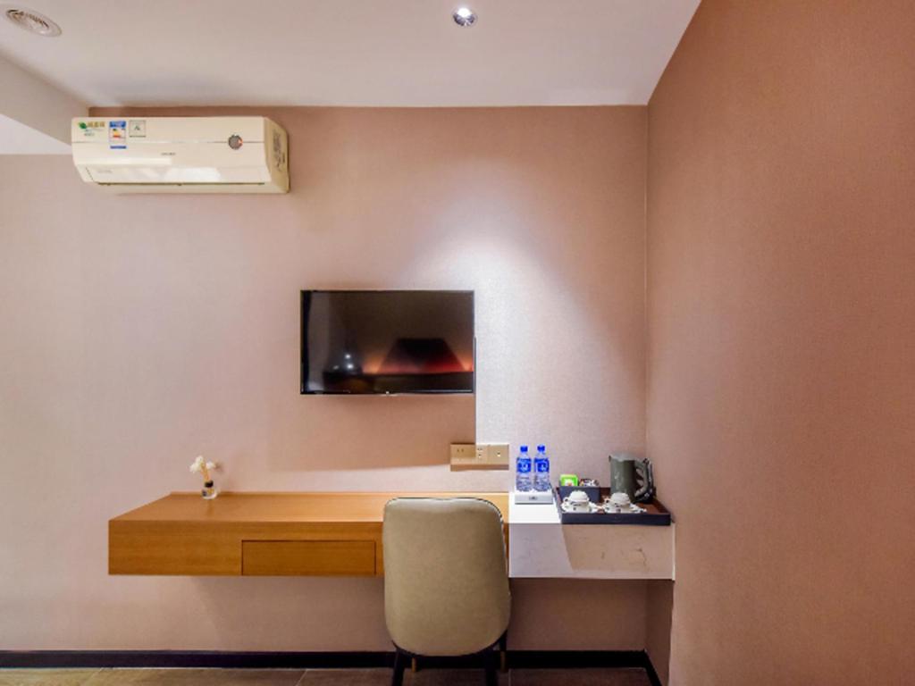 Borrman Railway Station Yuexiu Park Memorial Hall Hotel Guangzhou