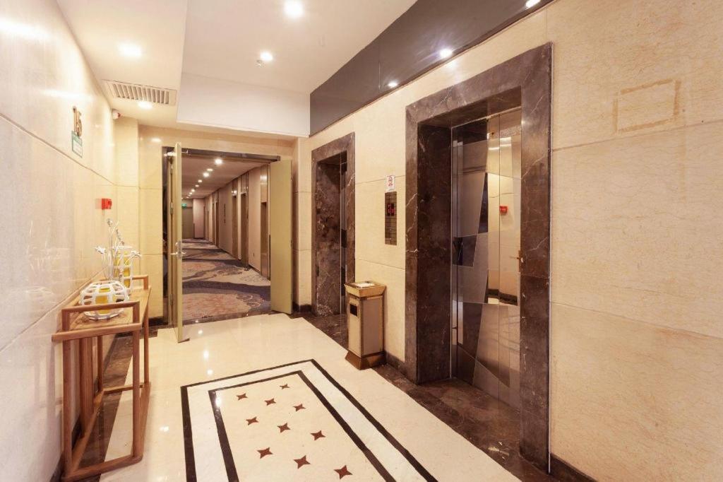 Rongjin Hotel 4*