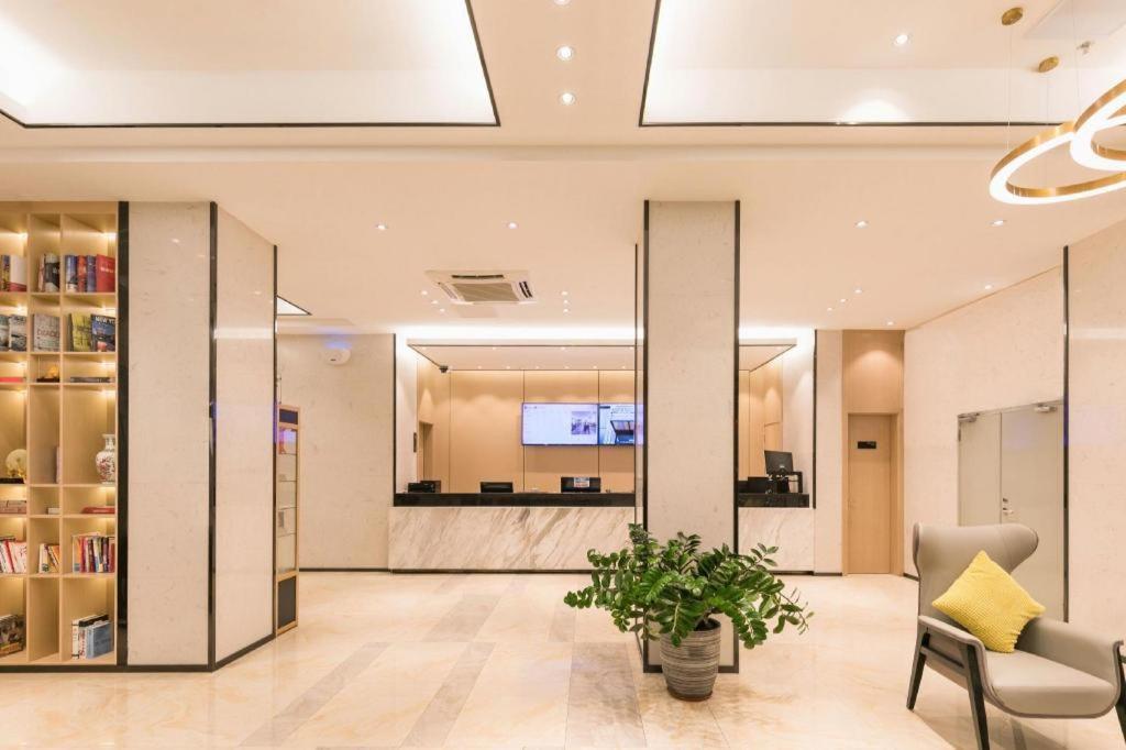 Hotel Comfort Zengcheng Wanda Plaza Metro Station 2*