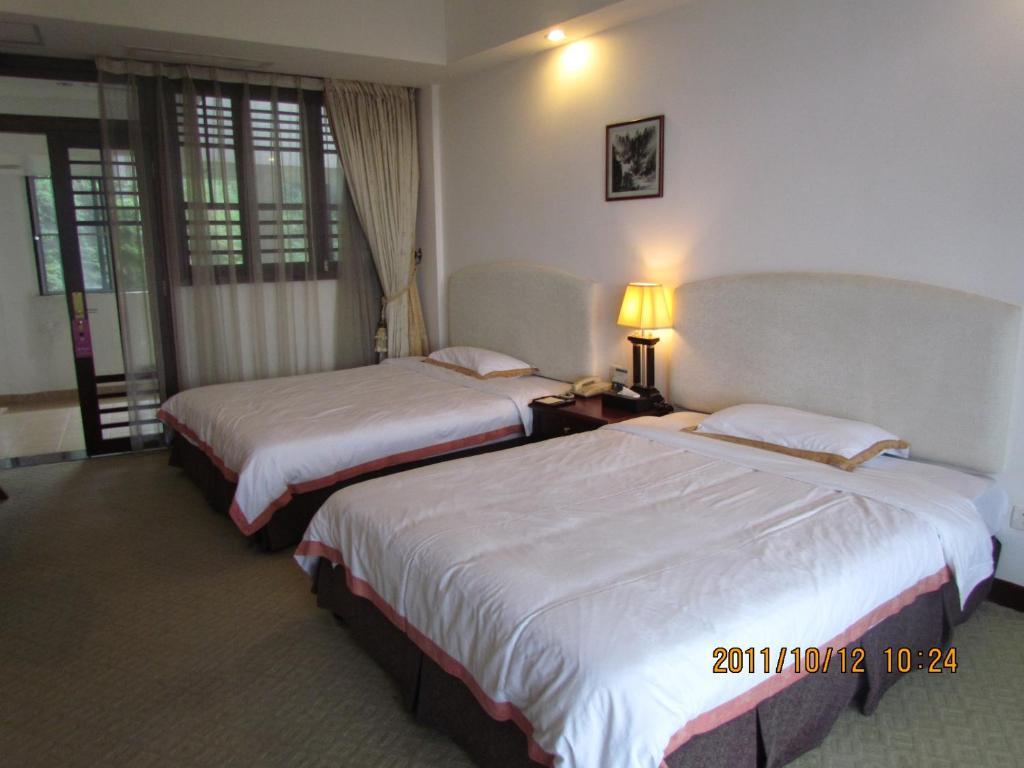 Maofeng Qinyuan Hotel 4*