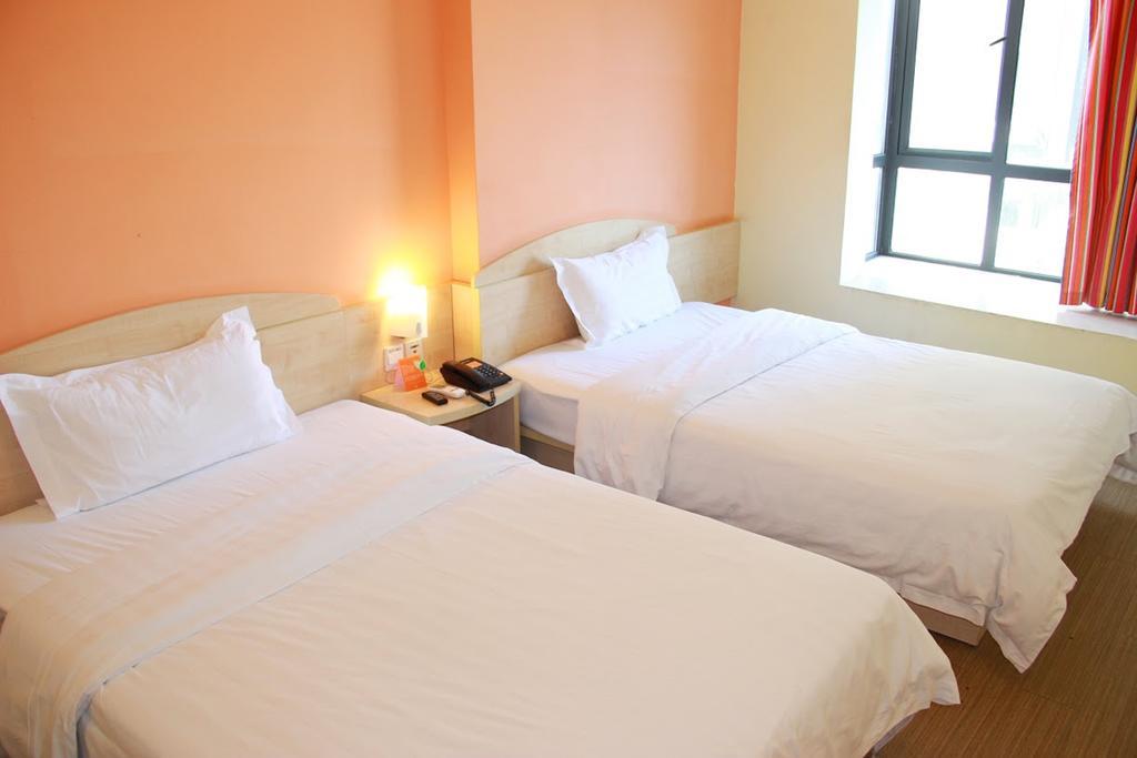 Hotel 7days Tianhe Tangxia Junjing Huayuan 2*