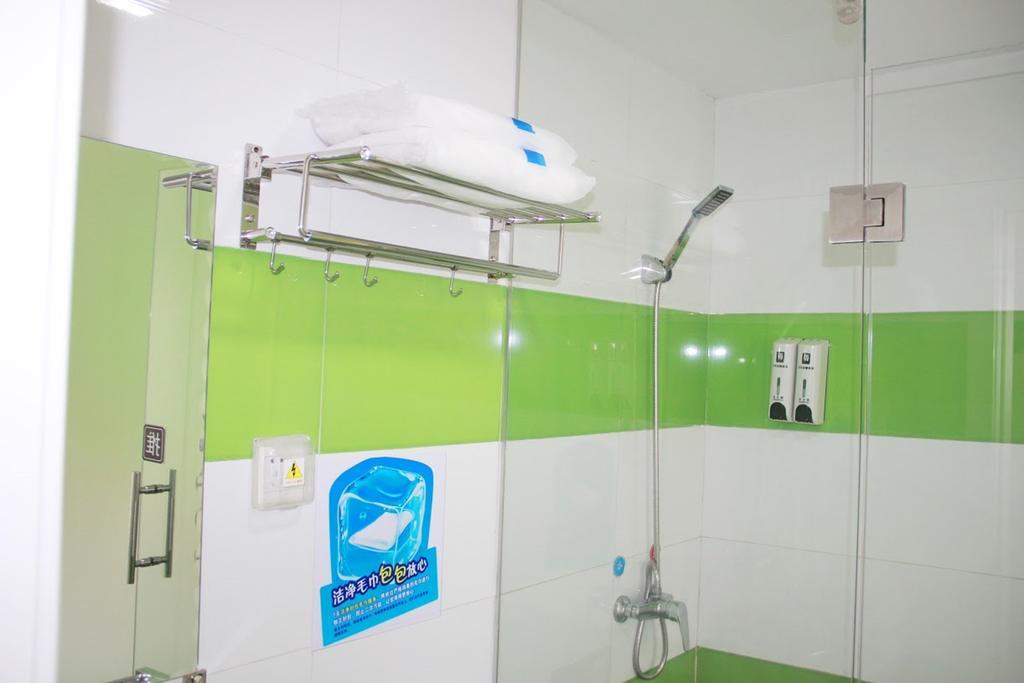 Hotel 7days Tianhe Tangxia Junjing Huayuan 2*