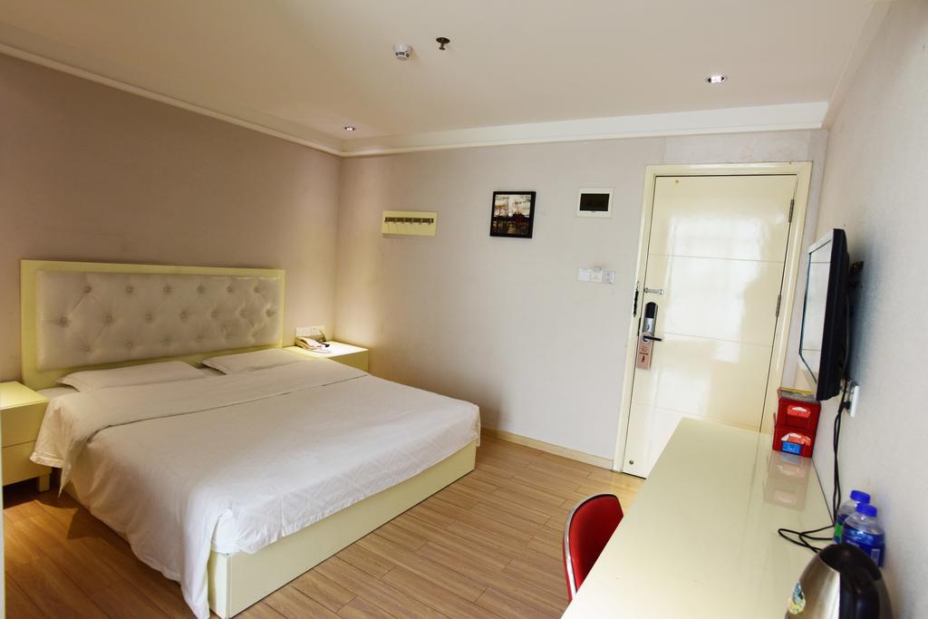 Hotel Kaiserdom Baiyun Airport-24-hour Airport-free Shuttle Bus 2*