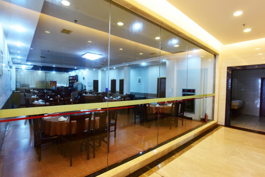 Hotel Kaiserdom Baiyun Airport-24-hour Airport-free Shuttle Bus