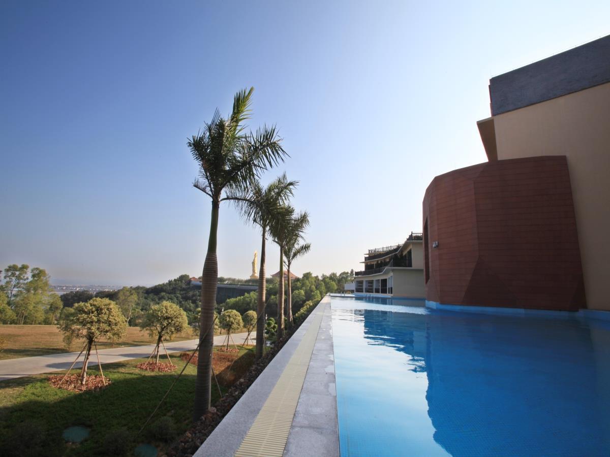 Lotus Hill Yuehai Hotel 5*