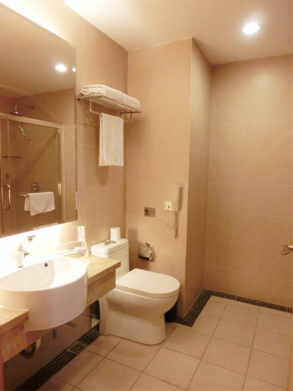 Bauhinia Hotel 3*