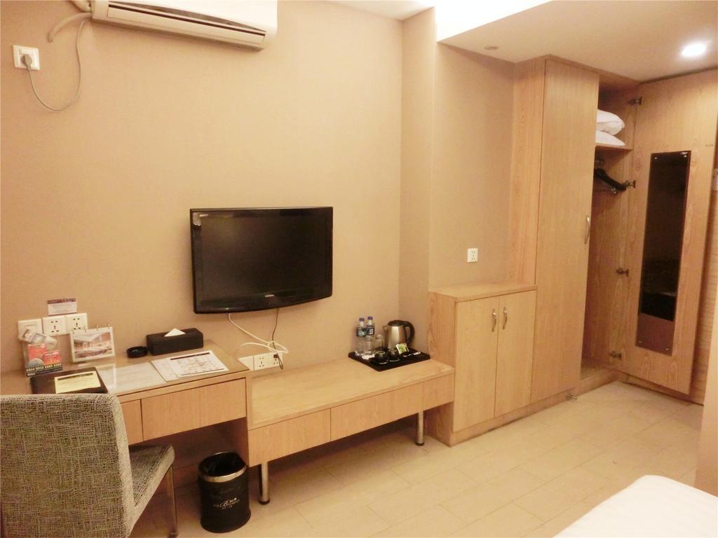 Hotel Bauhinia 3*