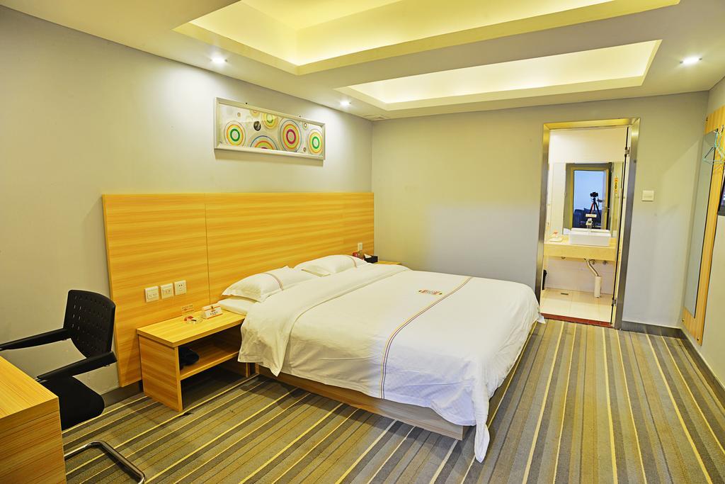 Super 8 Tainhe Li Jiao