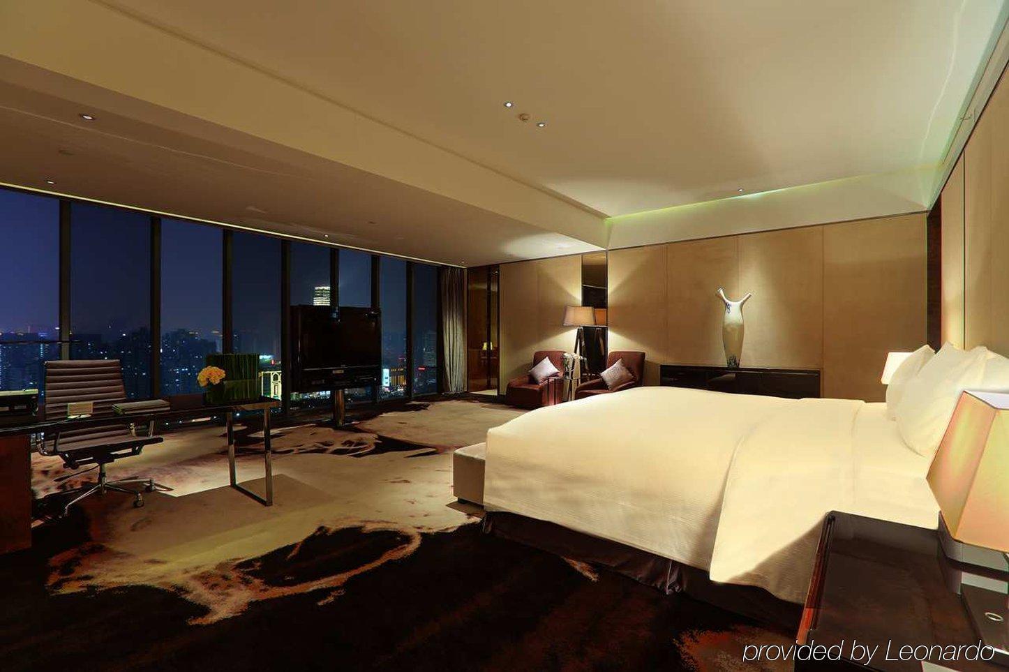 Hotel Hilton Tianhe: Fair Shuttle & Registration