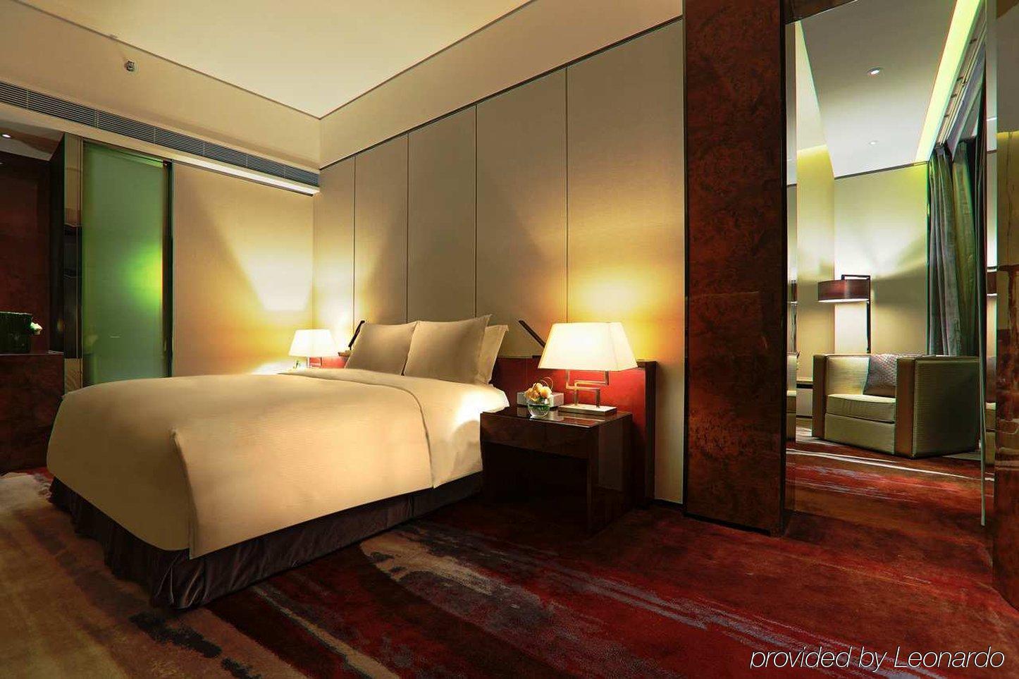 Hilton Tianhe: Fair Shuttle & Registration 5*
