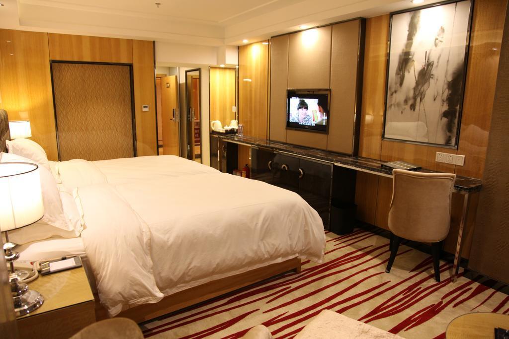 Guangzhou Guo Mao Hotel 4*