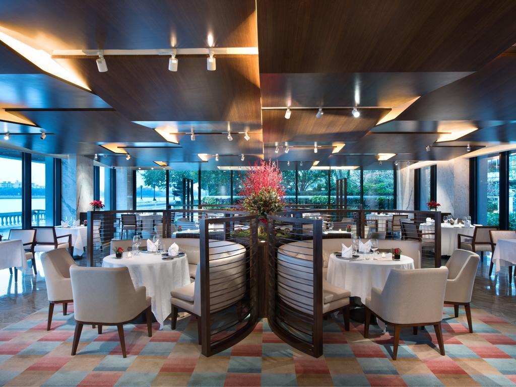 White Swan Hotel 5*