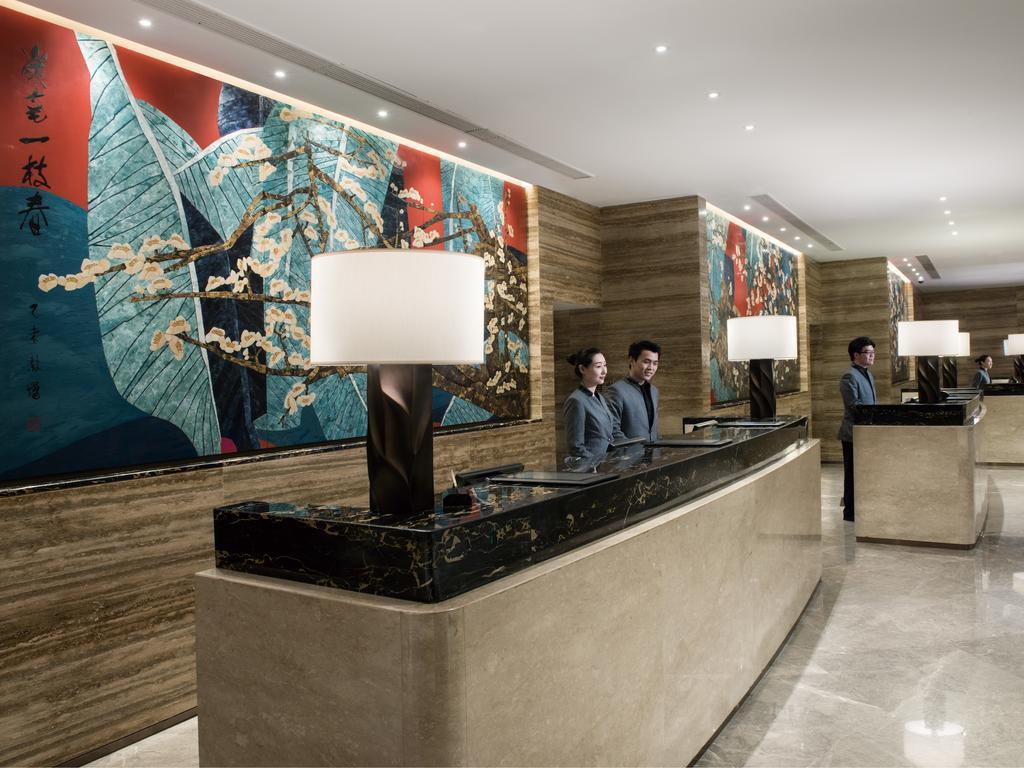 White Swan Hotel 5*