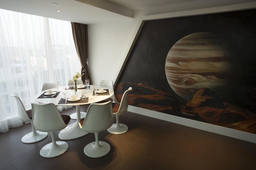 Planet Hotel