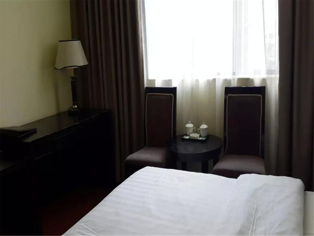 Hotel Jiayi 2*