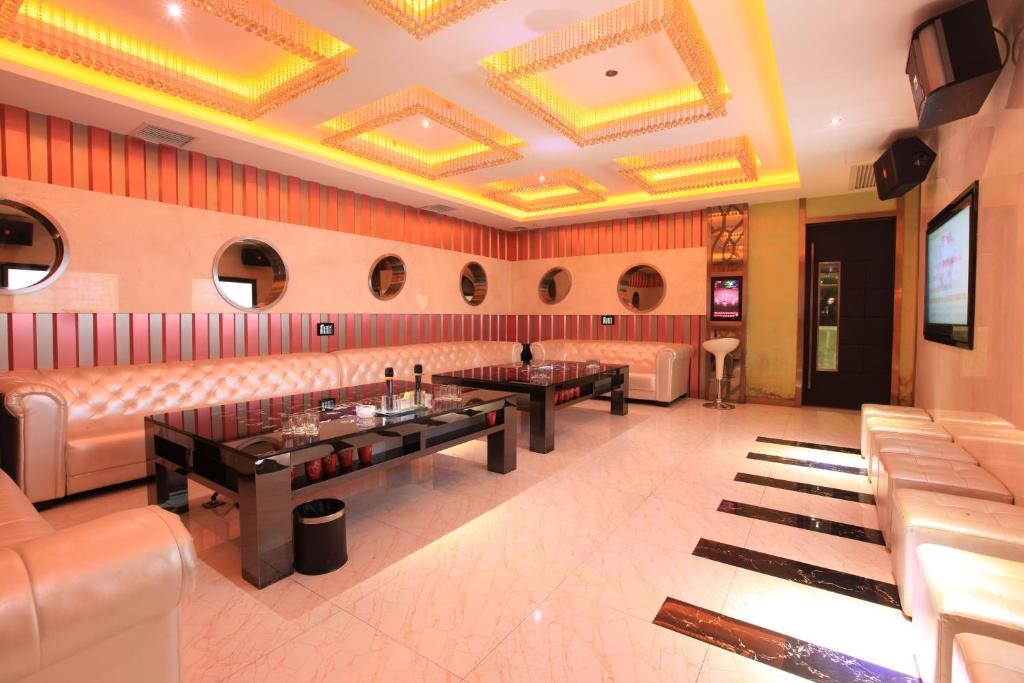 Shenghui Hotel 4*