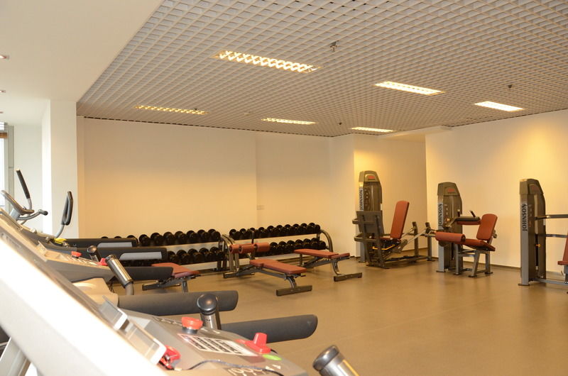 Hotel Pearl River International - Canmetro Line 11 Yijing Lu Station 4*