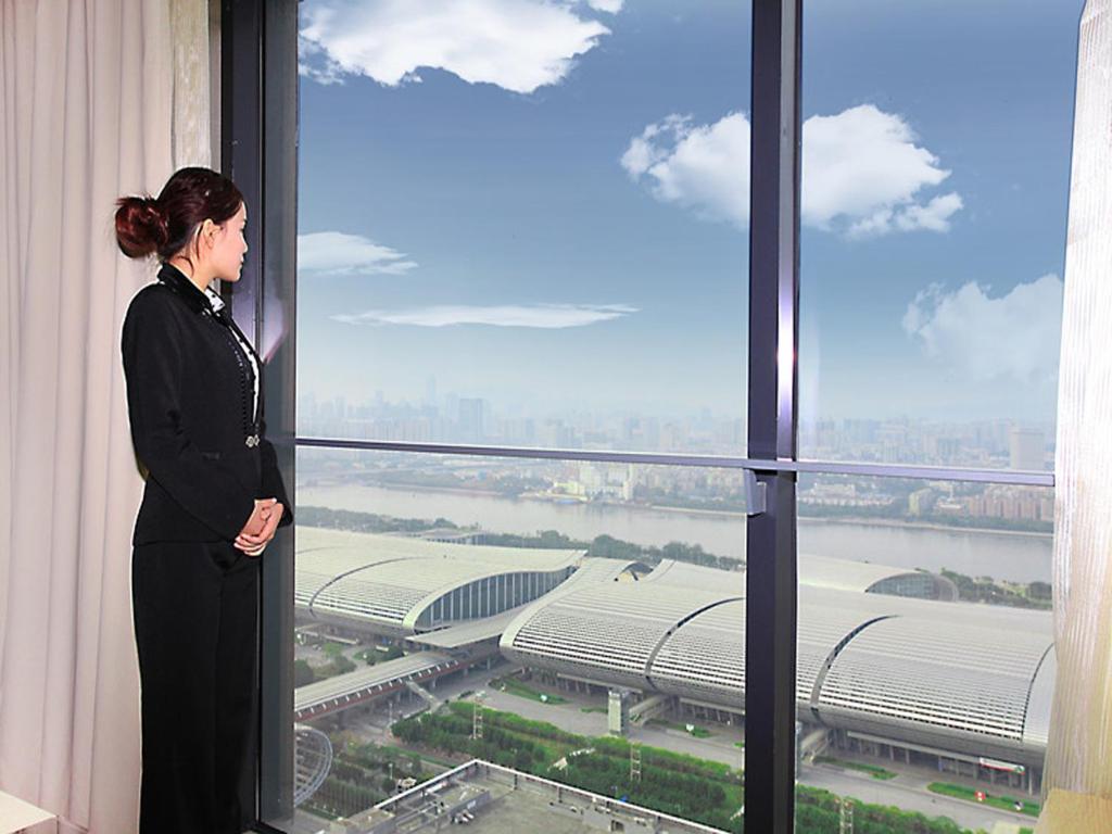 Heefun Gz -poly World Trading Center-walking Distance To Fair
