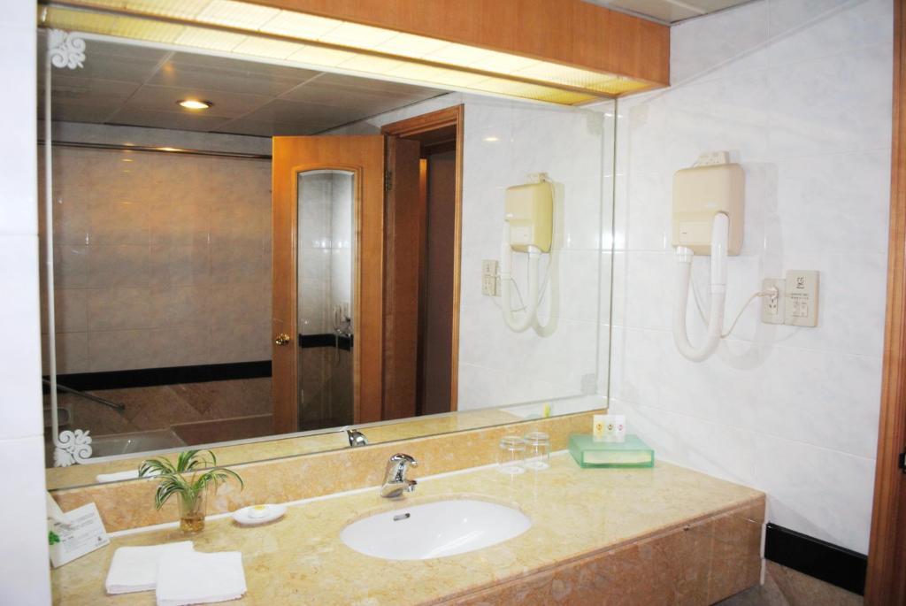 Hotel New Century 4*