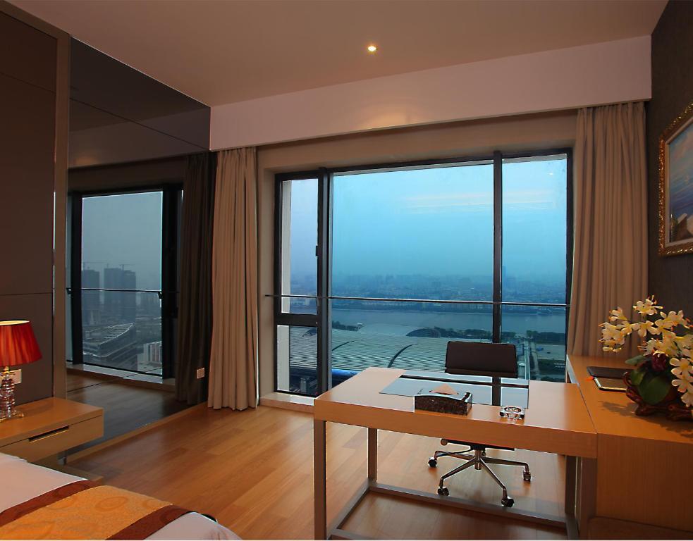 Heefun Gz -poly World Trading Center-walking Distance To Fair Guangzhou