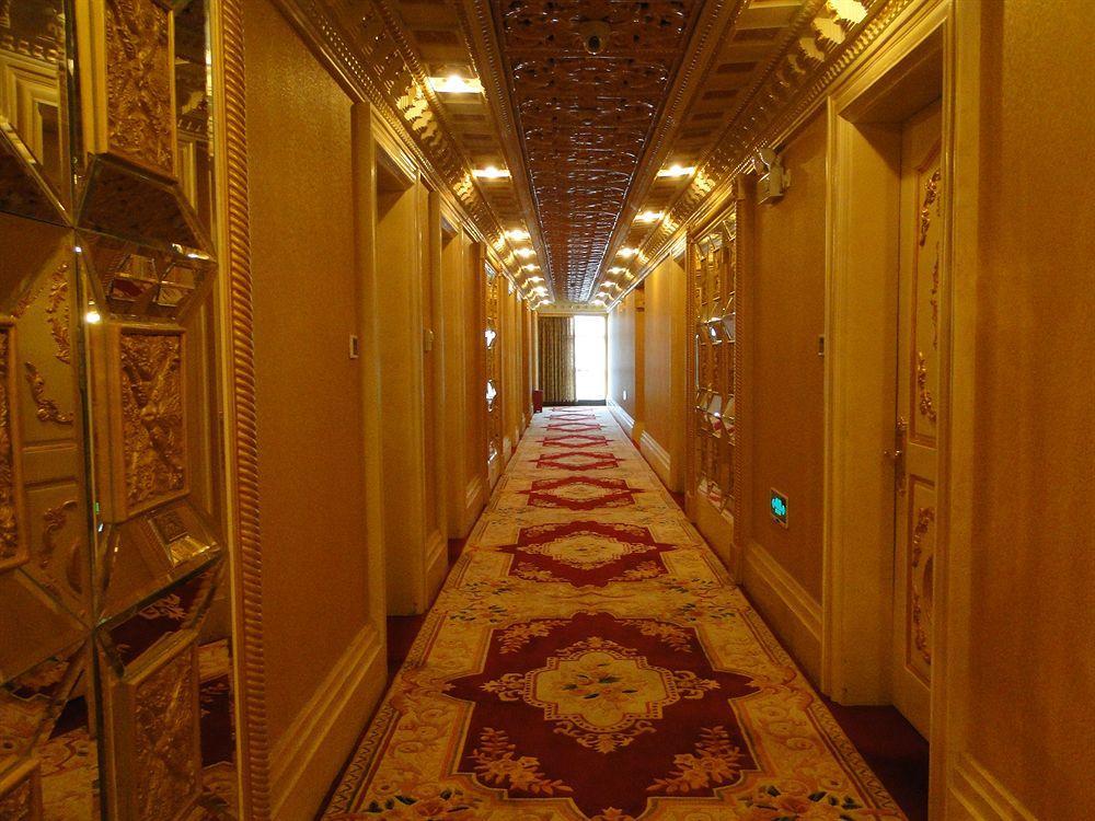 Nan Yang Royal Hotel 4*