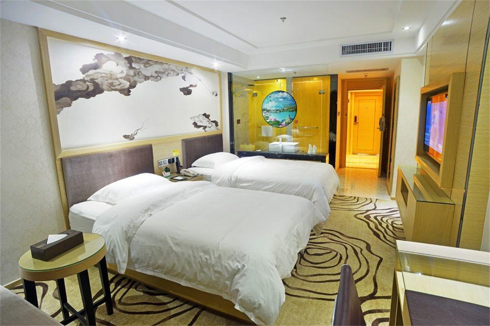 V8 Train Station Hotel 3*