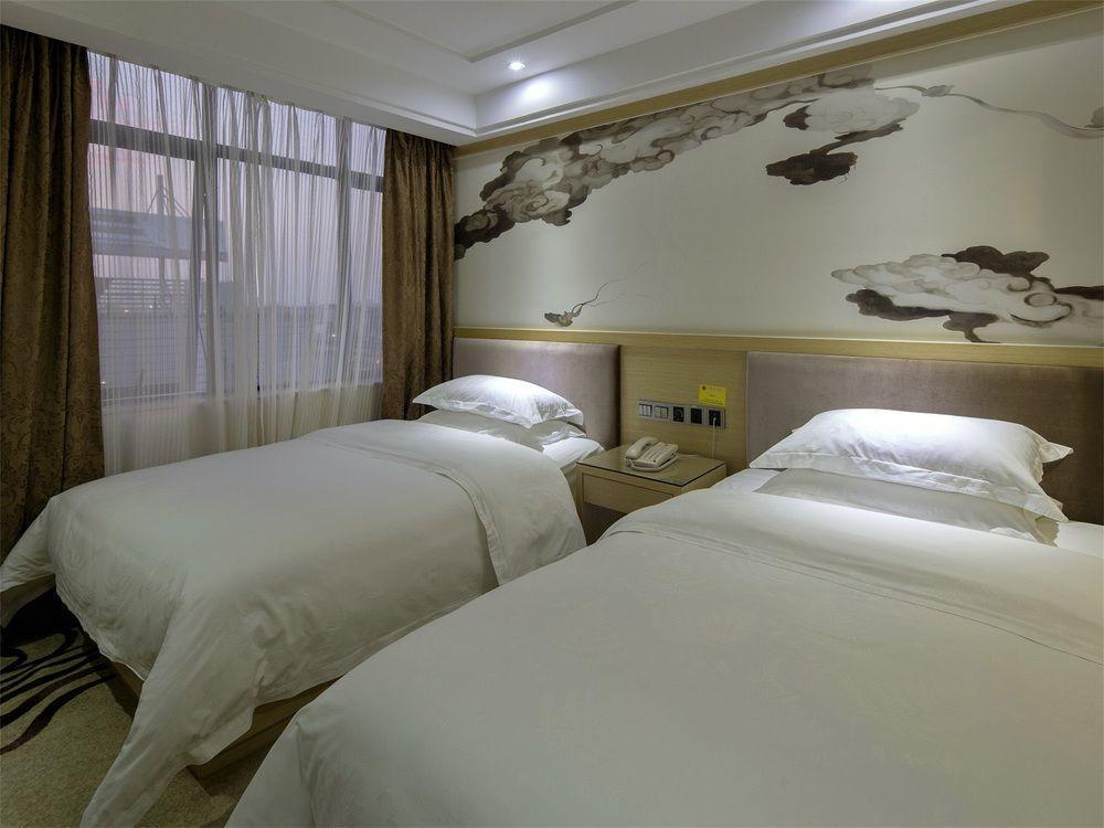 V8 Train Station Hotel 3*