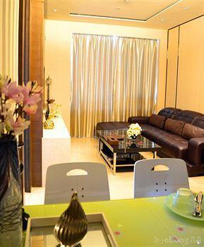 Yicheng Central Plaza 3*