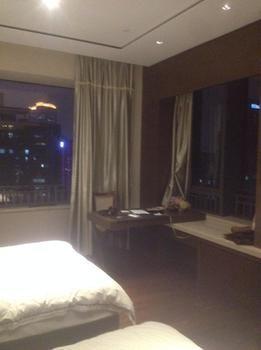 Yicheng Central Plaza Hotel 3*