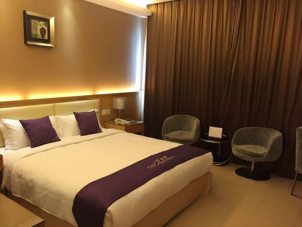 Bauhinia 3*