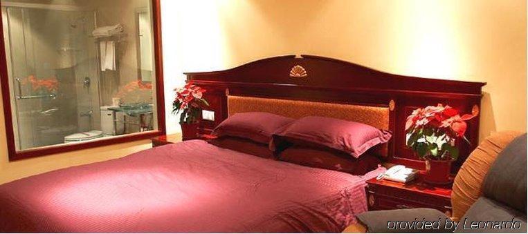 Nanzhou Hotel 3*