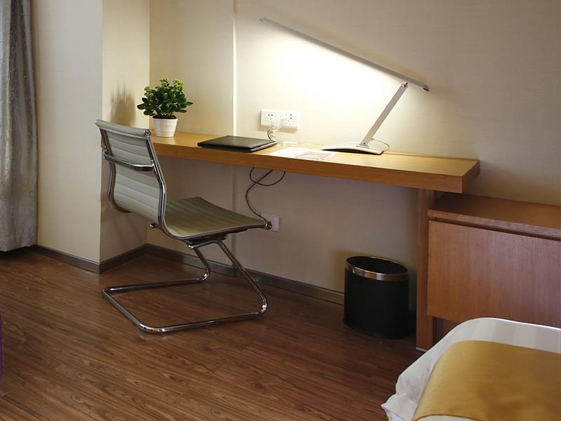 Orange Select Huanshi East Road Hotel 3*