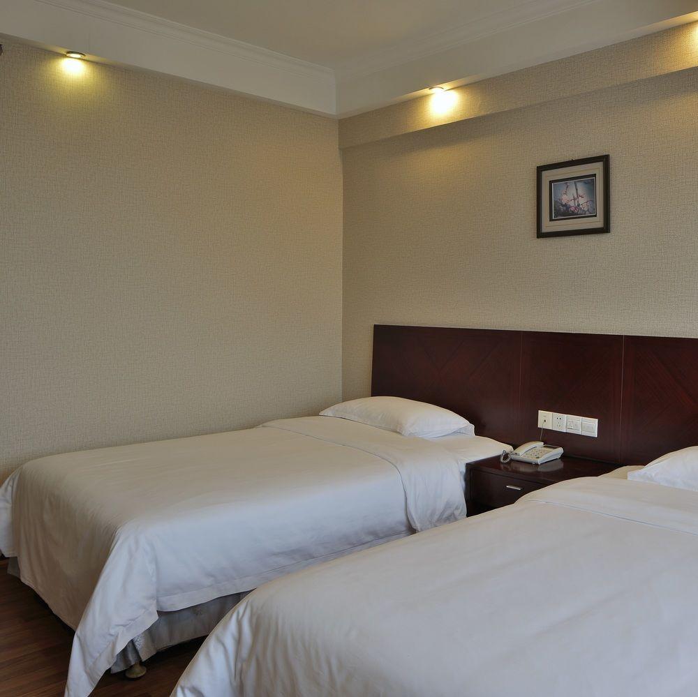 Paco Jiangtai Metro Station Branch Hotel 4*