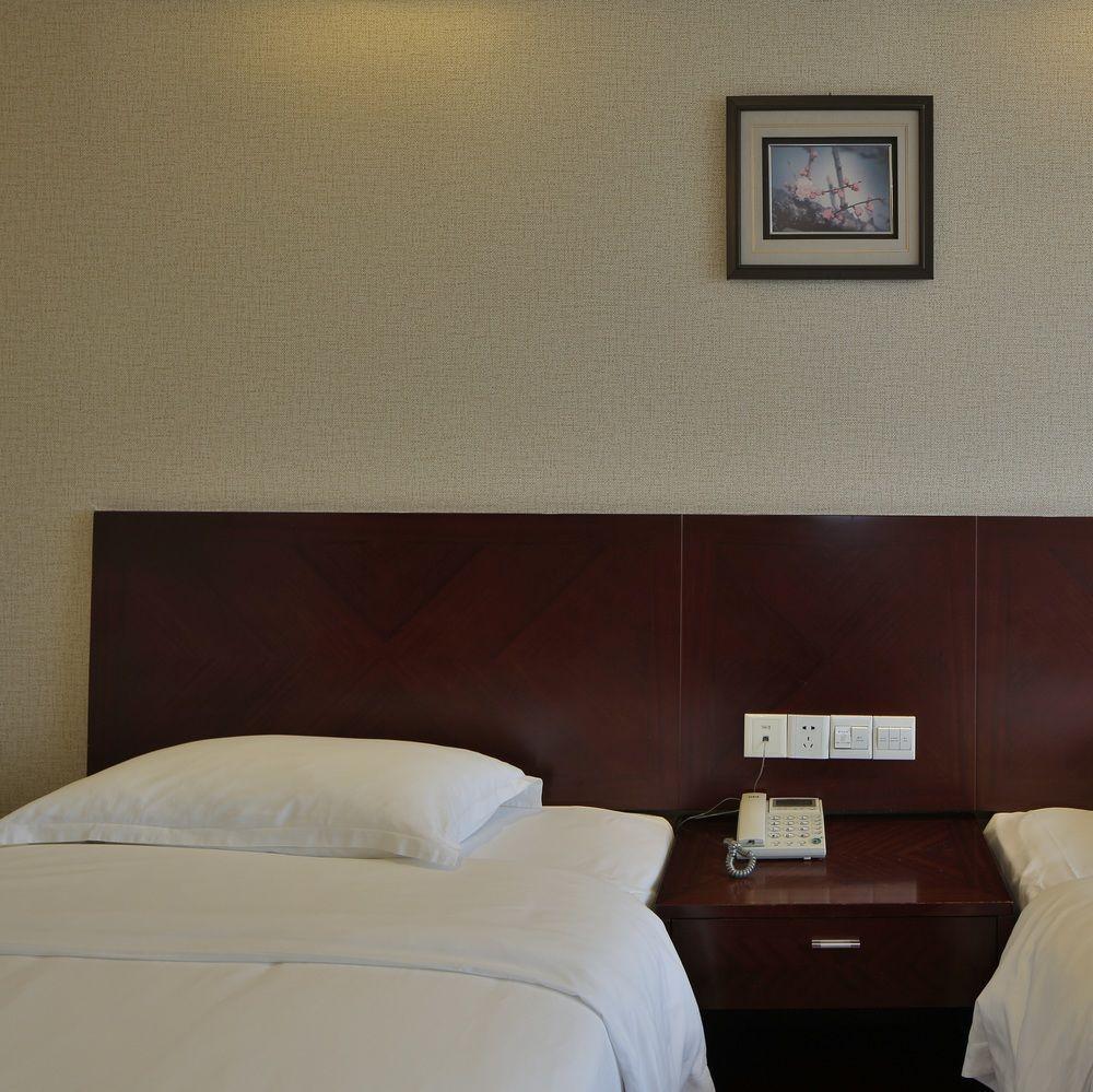 Paco Jiangtai Metro Station Branch Hotel 4*