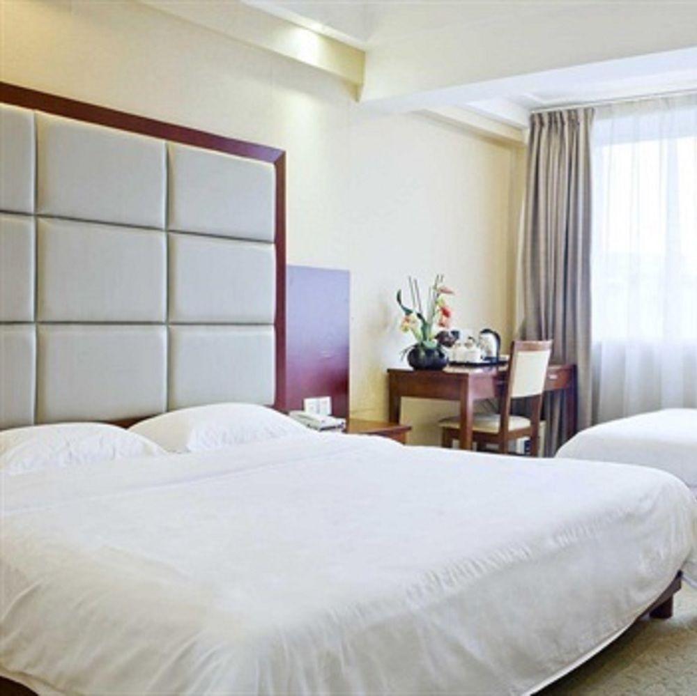 Paco Jiangtai Metro Station Branch Hotel 4*