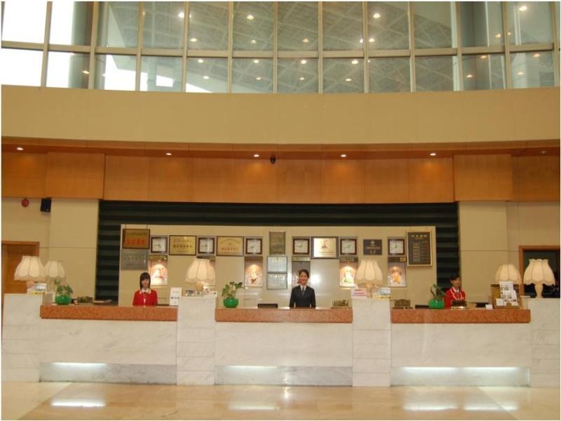 Guangdong Olympic Hotel 3*