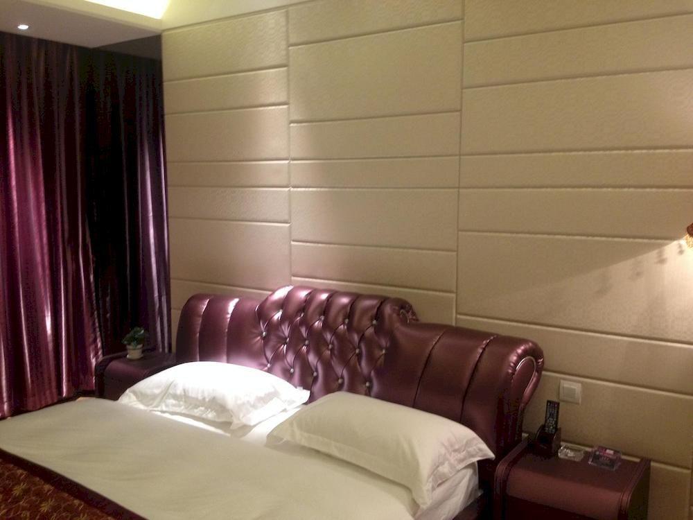 Yichao Hotel 4*