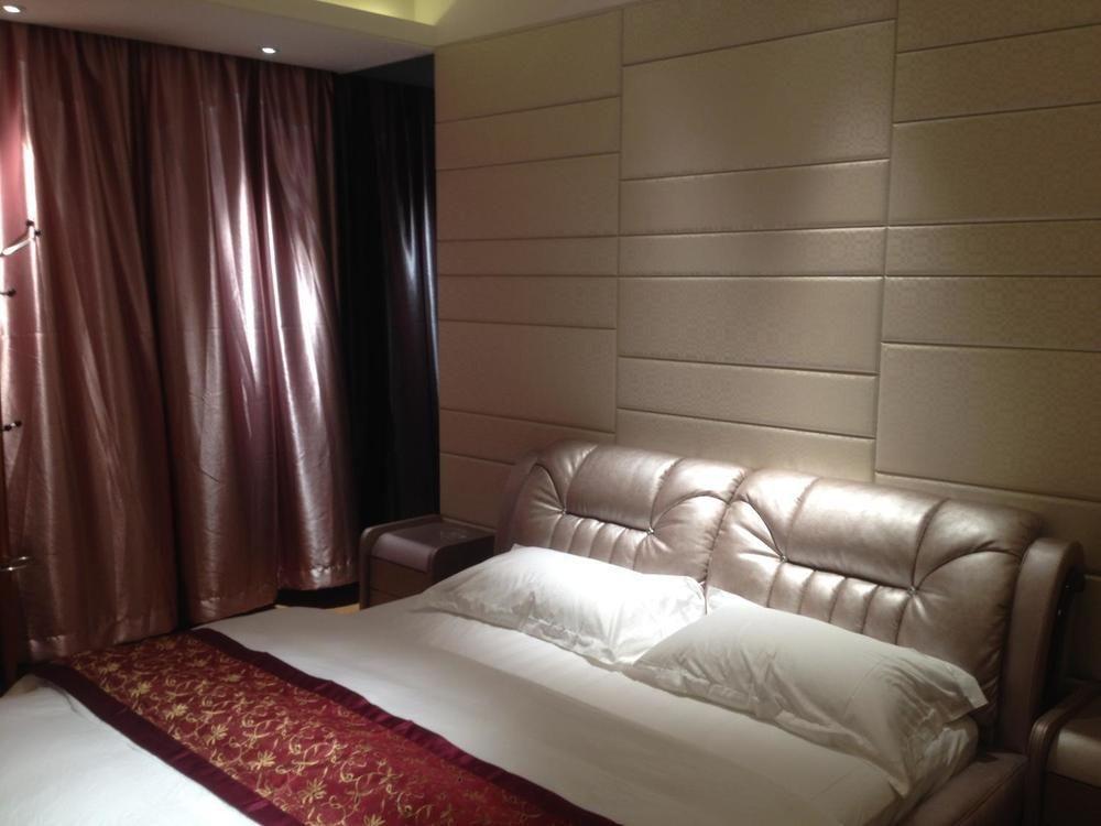 Yichao Hotel 4*