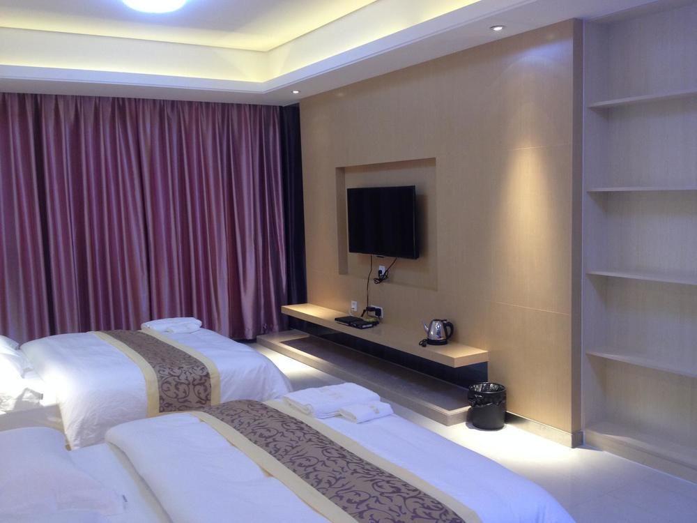 Yichao Hotel 4*