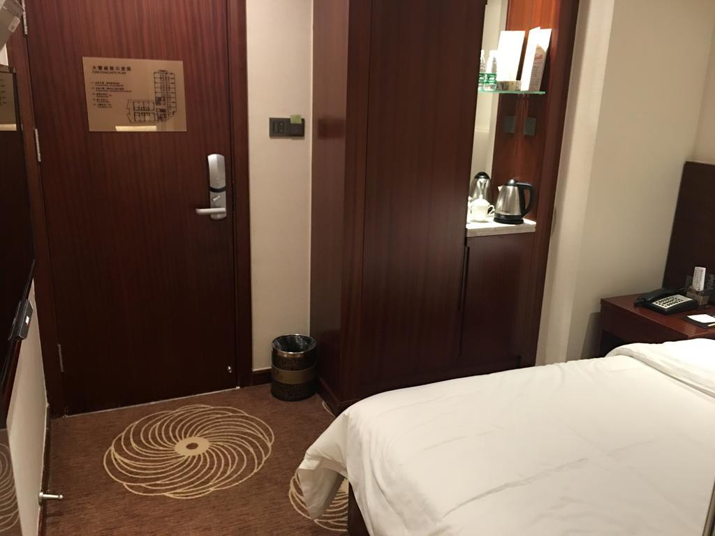 Hotel Guangxuan 4*